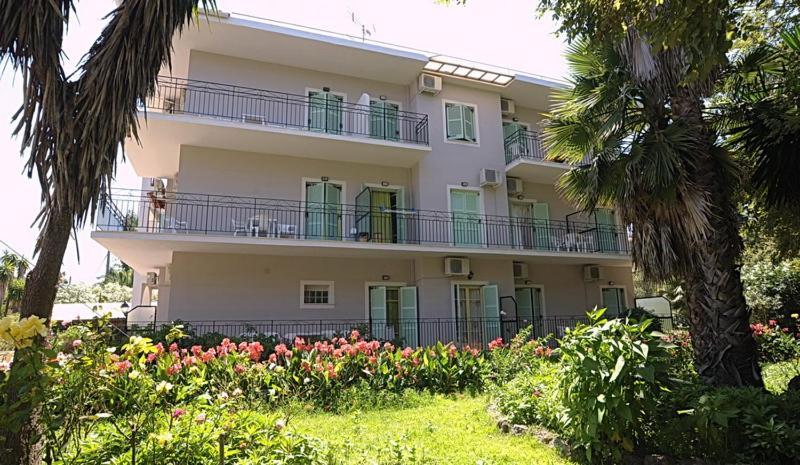 Lola'S Apartments 3 Dassia  Exterior foto